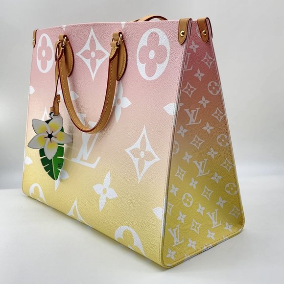 Louis Vuitton Monogram Giant By The Pool Onthego GM Tote In Like New Condition - Picture 4 of 10